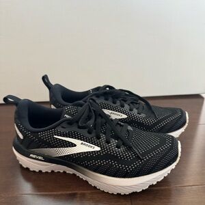 Brooks Revel Women’s Shoes- Like New